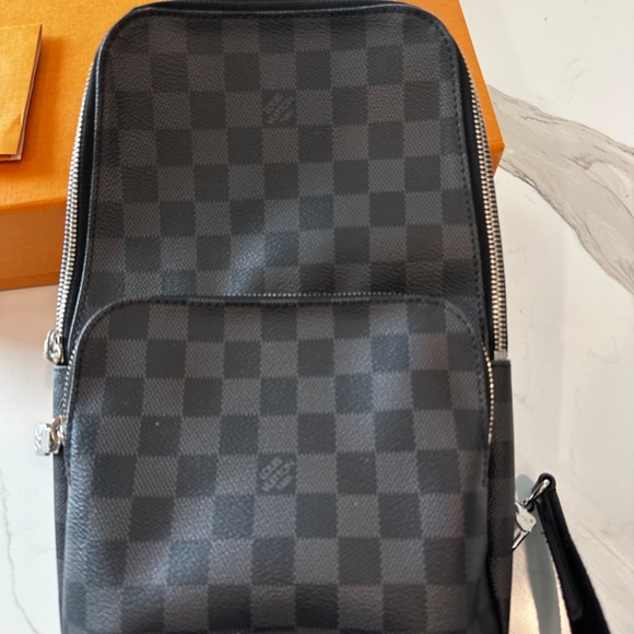 LIKE NEW!! AUTHENTIC LOUIS VUITTON- DamierGraphite sling bag Shoulder Bag - Picture 2 of 5